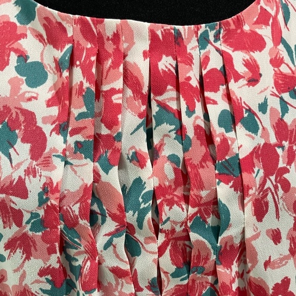 Talbots Sleeveless Floral Top Medium Petite - Picture 2 of 5